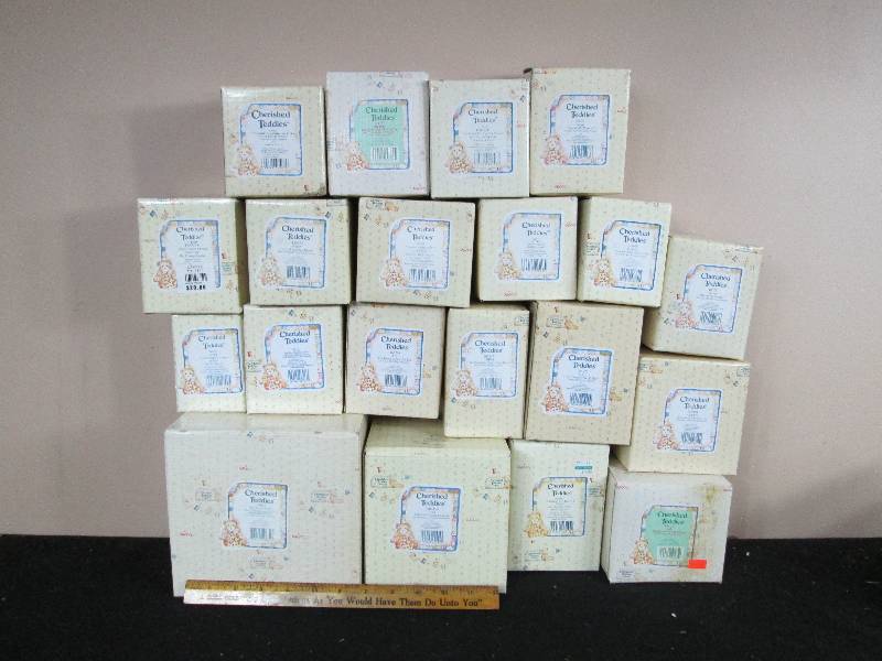 lot 131 image: Cherished Teddies