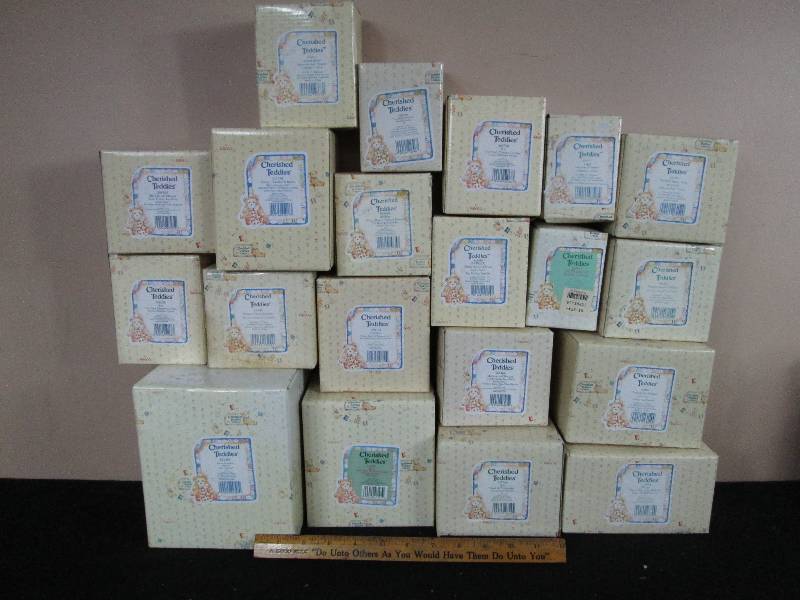 lot 132 image: Cherished Teddies