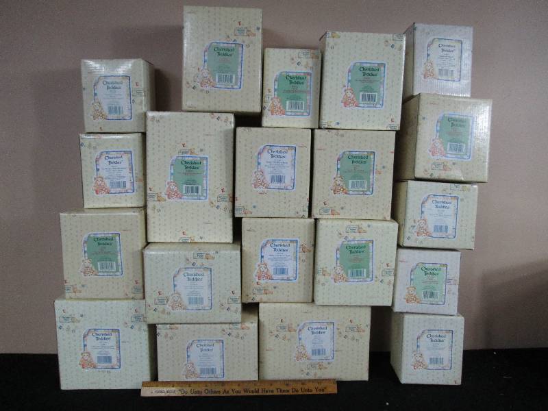 lot 133 image: Cherished Teddies