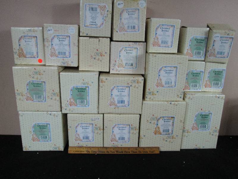 lot 136 image: Cherished Teddies