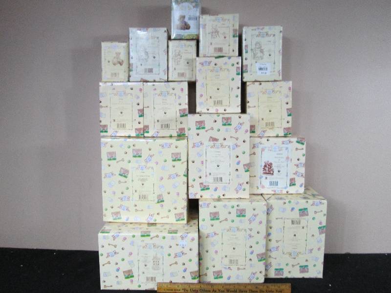 lot 137 image: Cherished Teddies