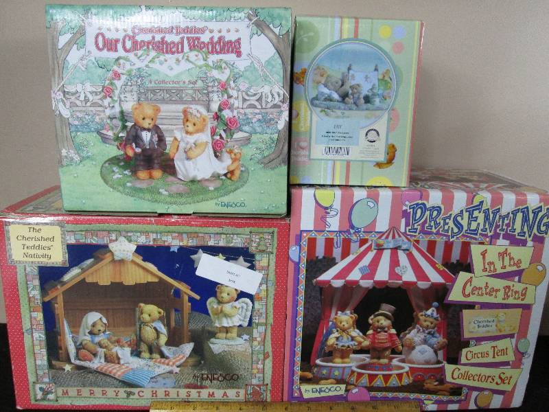 lot 144 image: Cherished Teddies