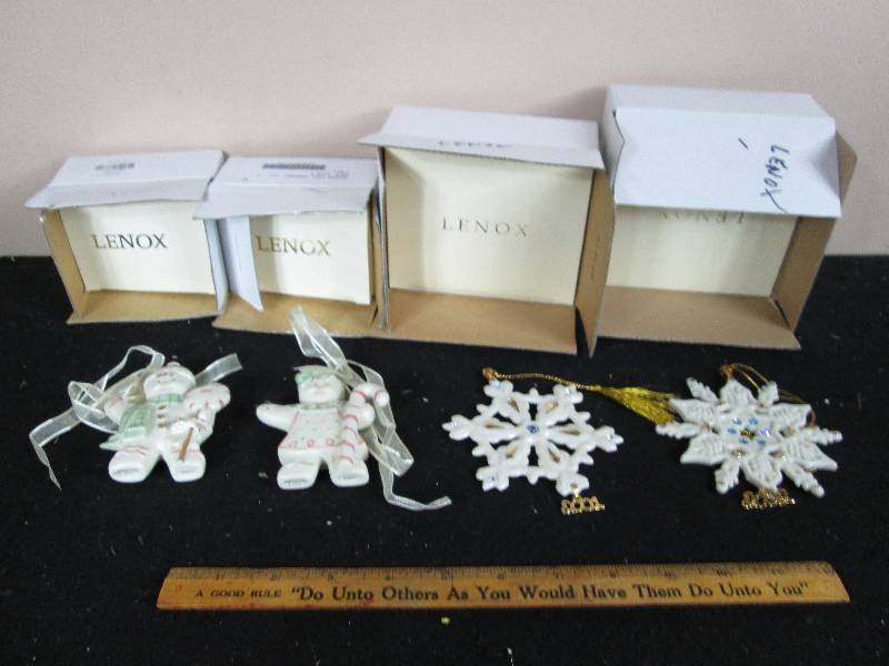 lot 169 image: Lenox Snow Flakes & Ginger Bread Ornaments