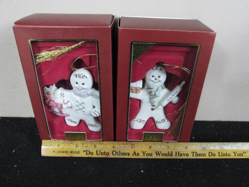 lot 172 image: Lenox Annual Snow Ginger Bread