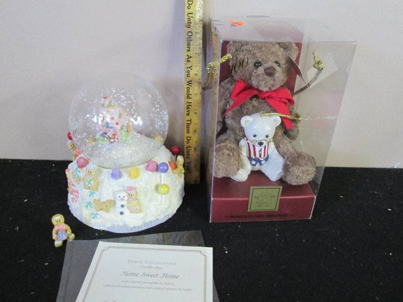 lot 175 image: Lenox Bear & Snow Globe