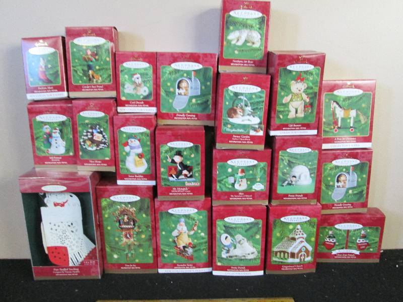 lot 181 image: Hallmark Keepsake Ornaments