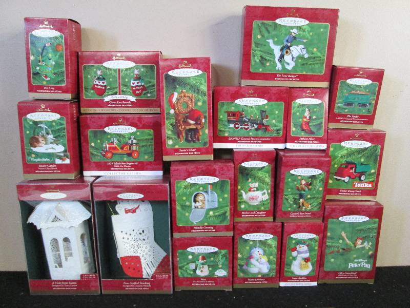 lot 182 image: Hallmark Keepsake Ornaments