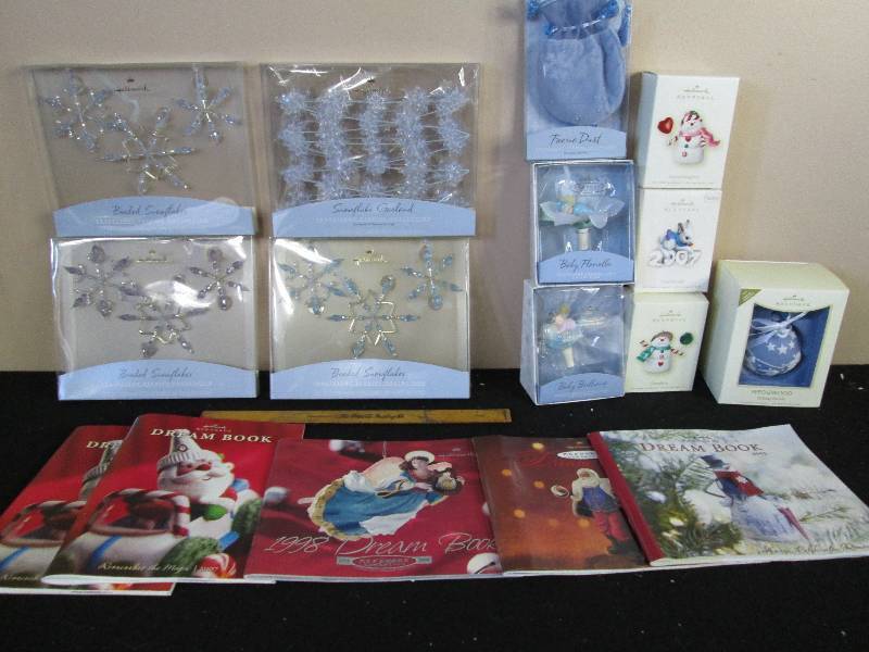 lot 188 image: Hallmark Keepsake  Wedgewood Ornaments