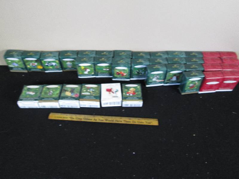 lot 190 image: Hallmark Keepsake Miniature Ornaments