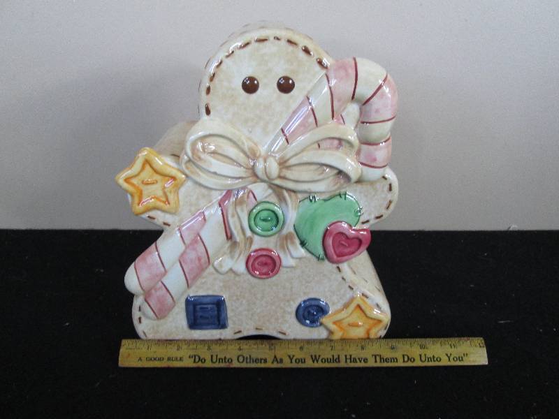 lot 195 image: Pfaltzgraff Gingerbread Man Cookie jar