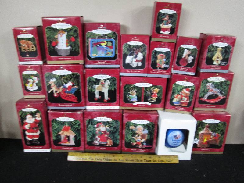 lot 196 image: Hallmark Keepsake Ornaments