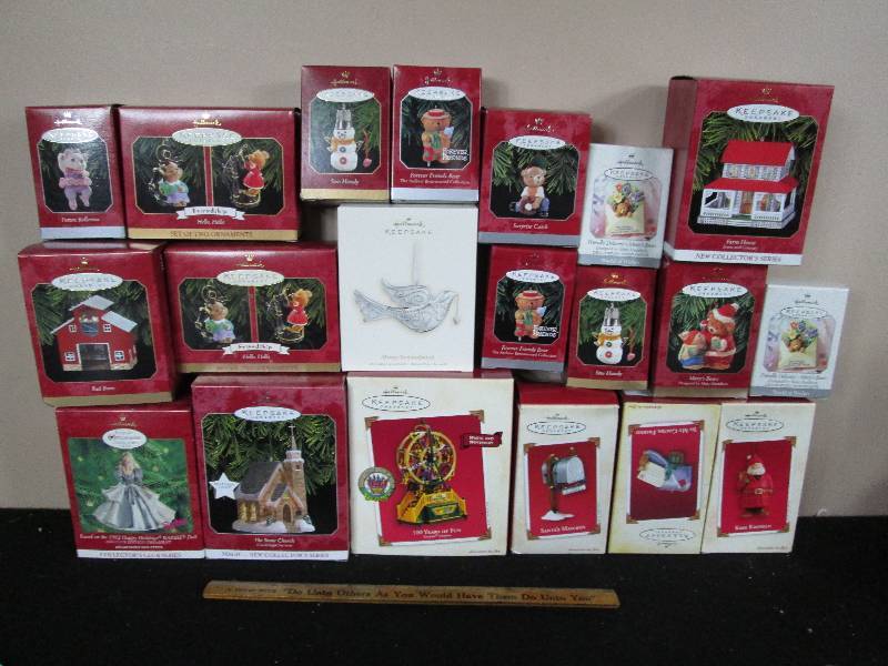 lot 197 image: Hallmark Keepsake Ornaments