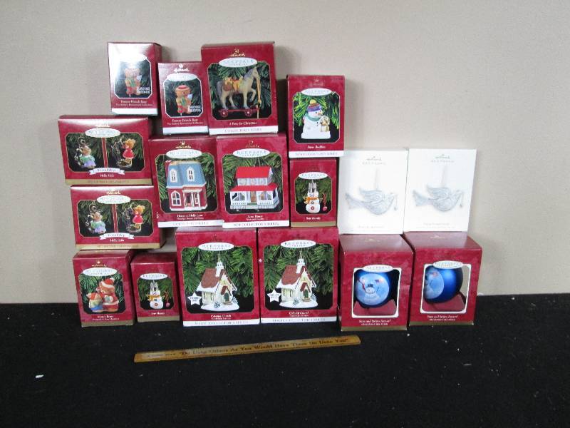 lot 198 image: Hallmark Keepsake Ornaments