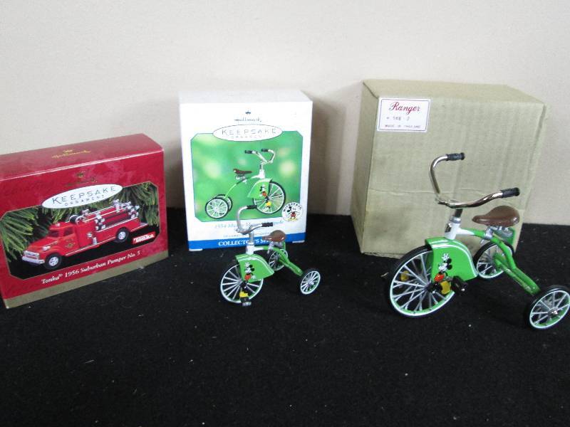 lot 200 image: Hallmark Keepsake Ornaments
