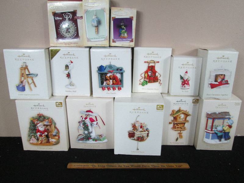 lot 202 image: Hallmark Keepsake Ornaments