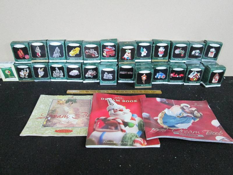 lot 204 image: Hallmark Keepsake Miniature Ornaments