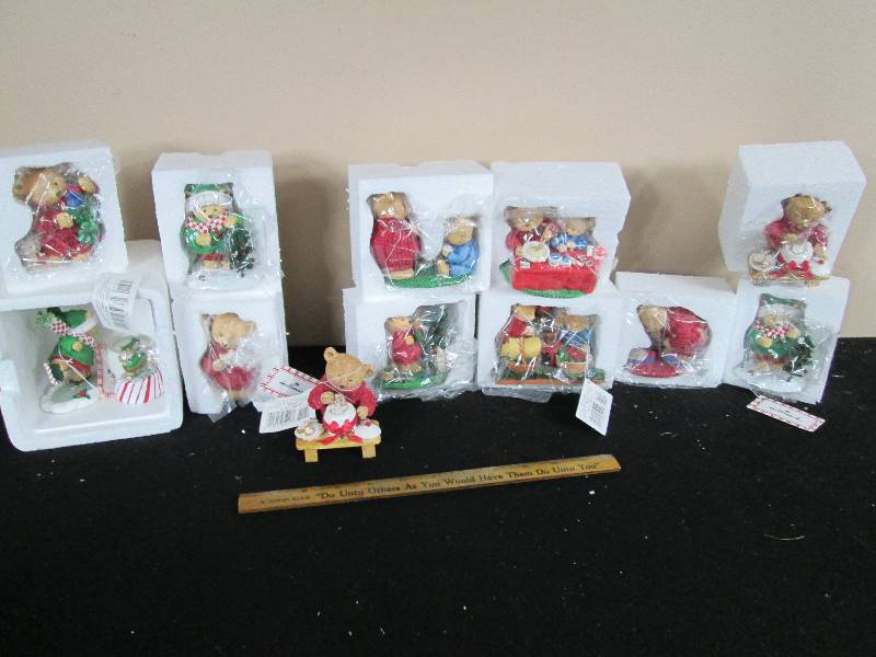 lot 205 image: Hallmark Bear figures