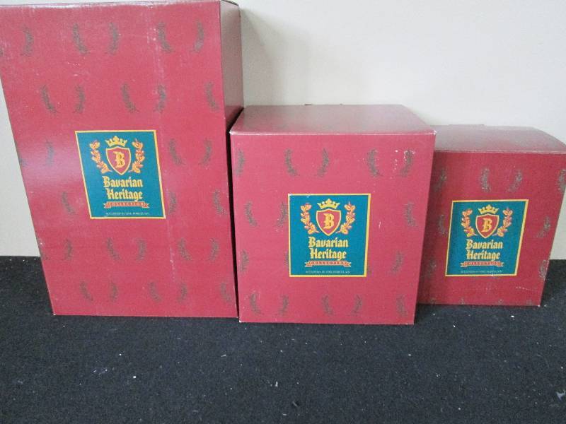 lot 208 image: Bavarian Heritage Figures