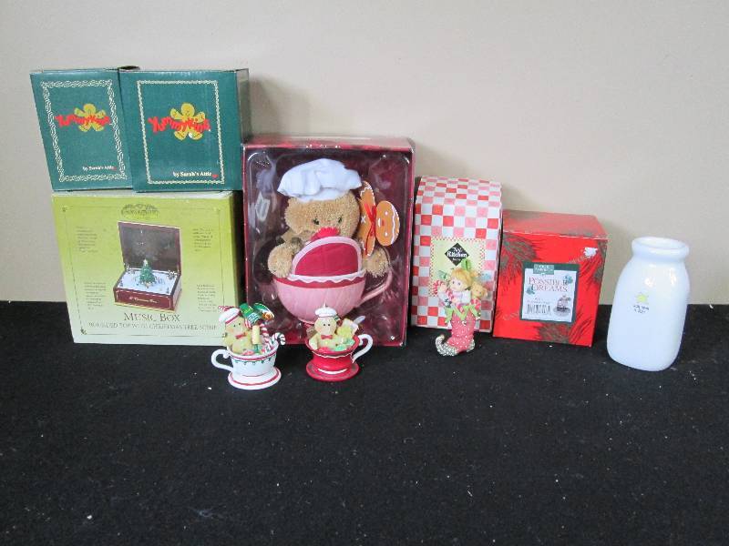 lot 209 image: Assorted Christmas Figures