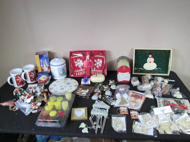 lot 228 image: All Christmas