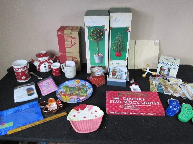 lot 229 image: All Christmas