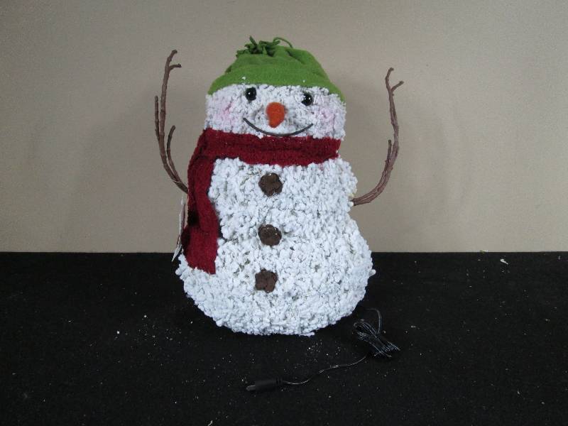 lot 250 image: Hallmark Mitford Changing Fibrotic Snowman