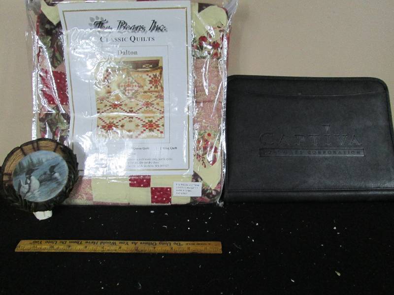 lot 261 image: Quilted Throw & Night Light