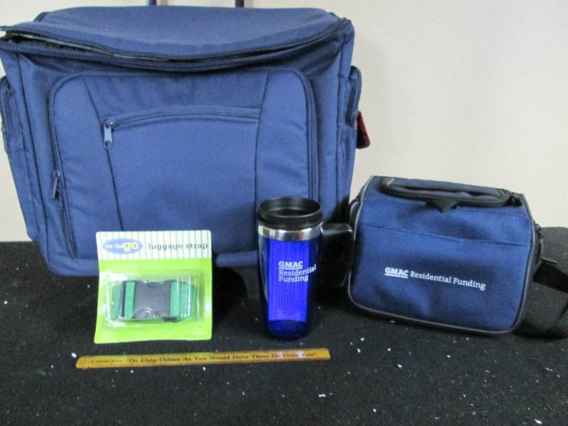 lot 262 image: Suitcase & Lunch Box
