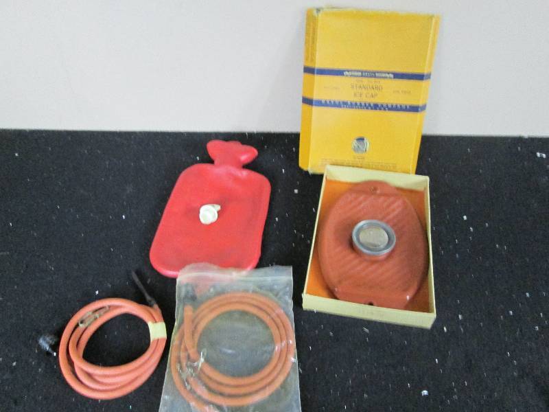 lot 270 image: Vintage Ice & Water Bottle