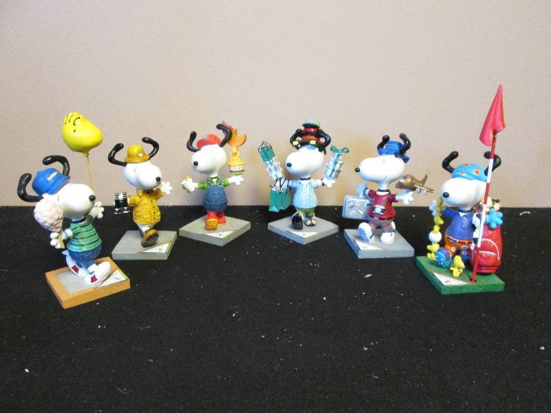 lot 98 image: Westland Peanuts Snoopy Figures