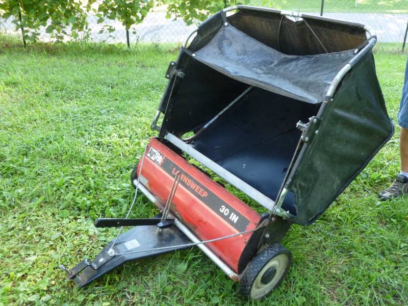 lot 5 image: Lawn Sweeper