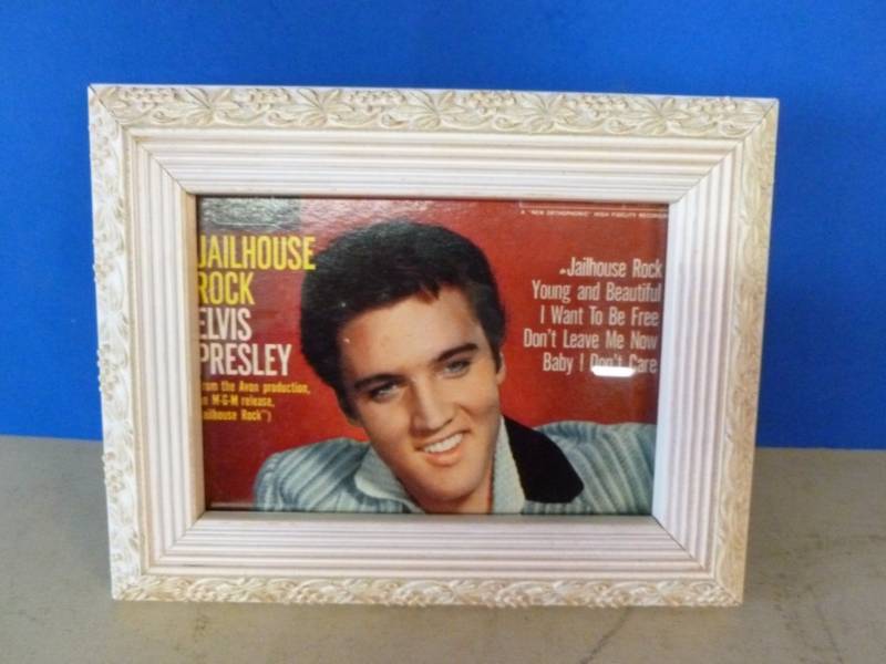 lot 16 image: Elvis Collectible