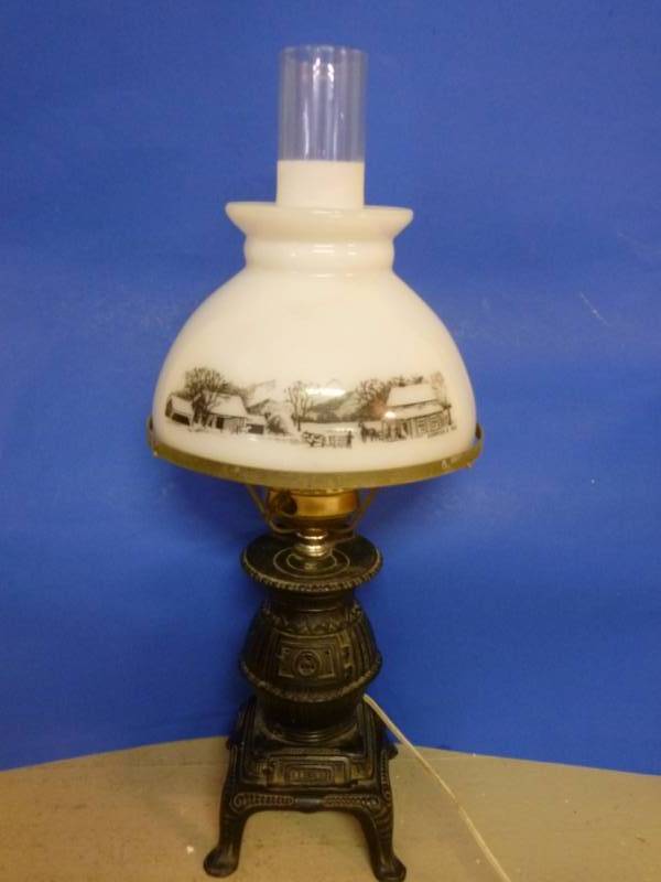 lot 30 image: Currier & Ives Lamp