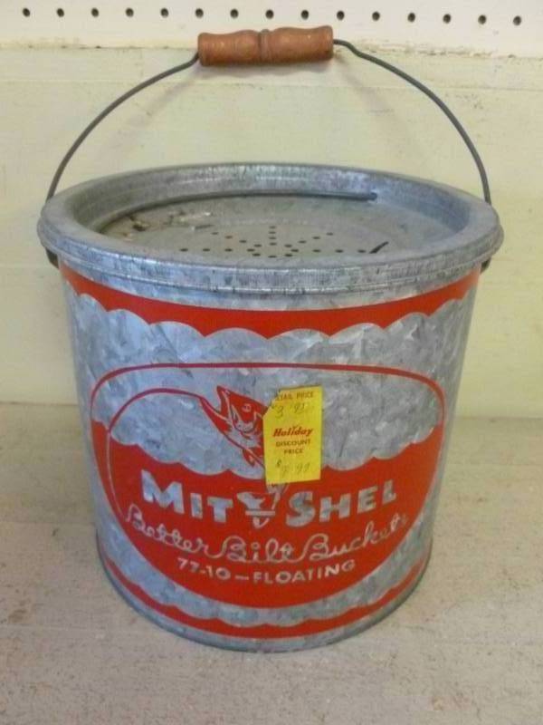 lot 121 image: Vintage Minnow Bucket