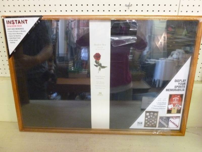 lot 124 image: Shadow Box