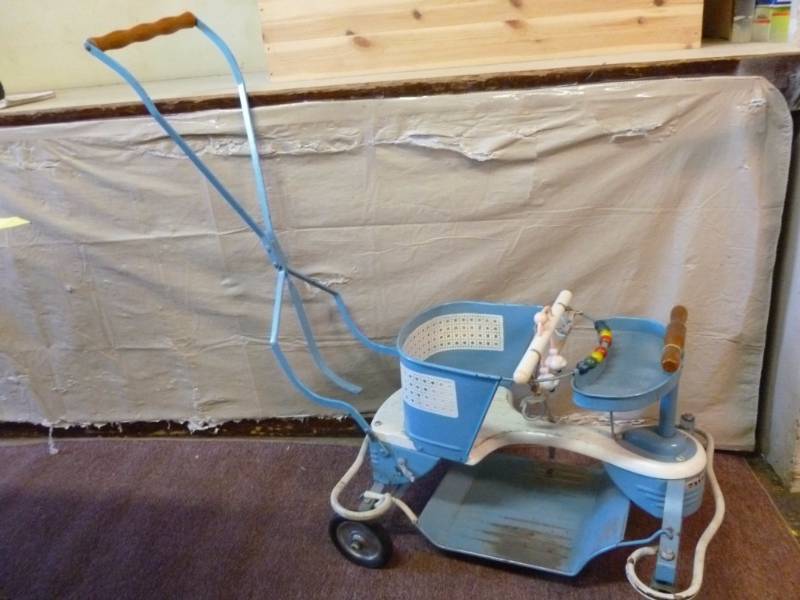 lot 134 image: Vintage Stroller