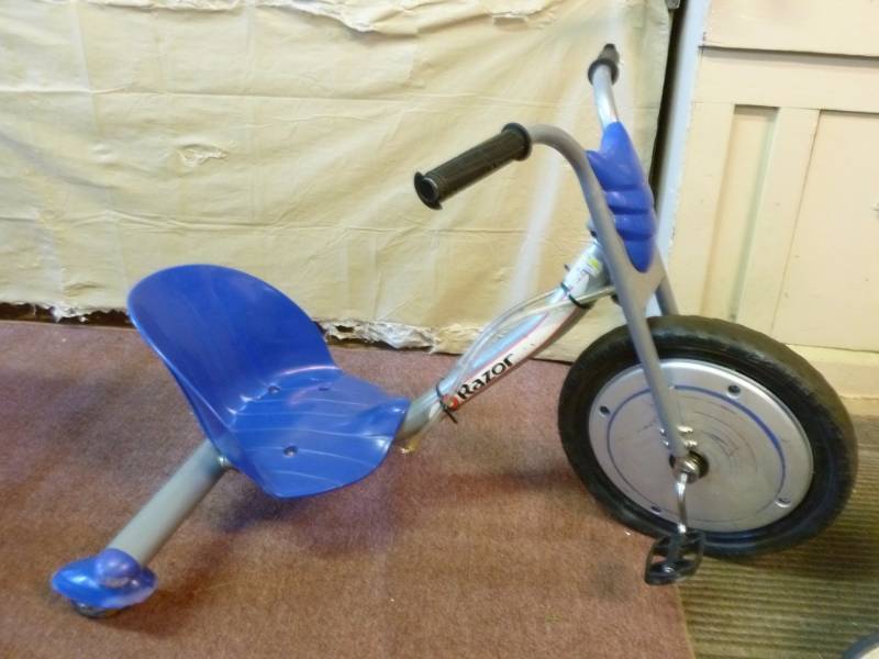 lot 135 image: Razor Trike