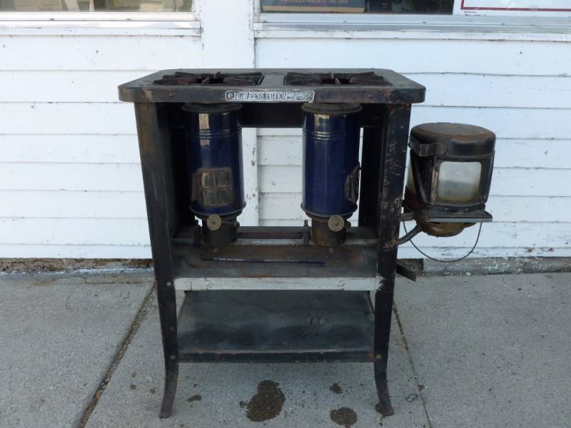 lot 138 image: Antique Kerosene Cook Stove