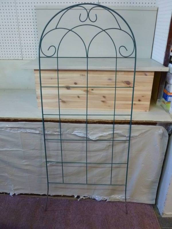 lot 145 image: Wire Garden Trellis
