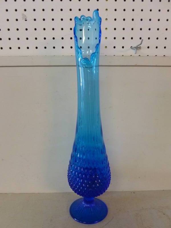lot 164 image: Art Glass Vase