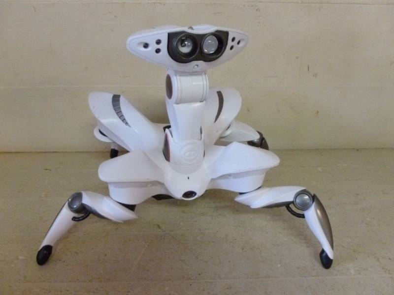 lot 226 image: Robot Toy