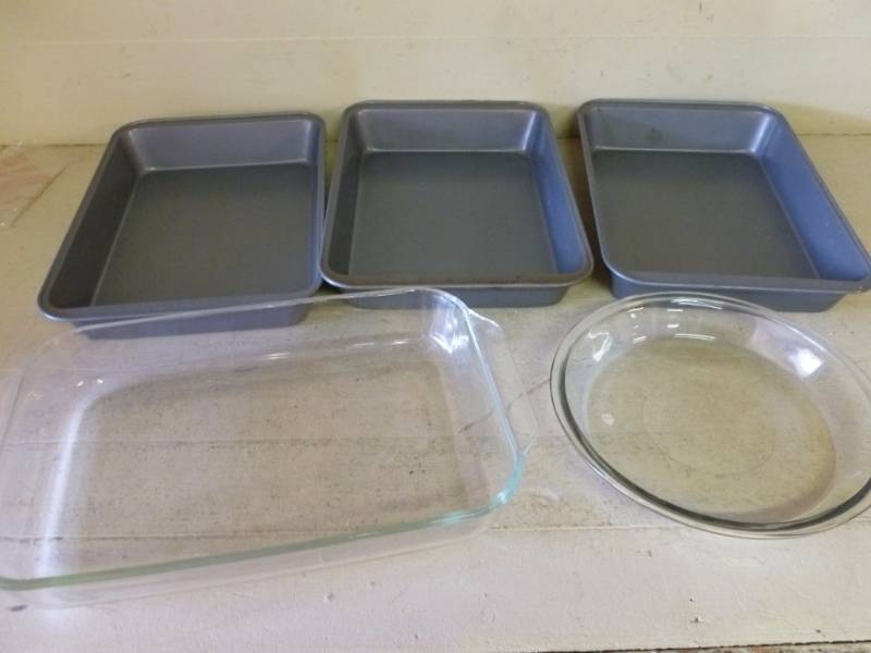 lot 250 image: Bakeware