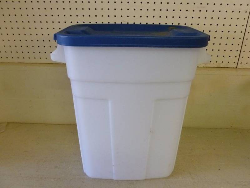 lot 266 image: Roughneck Canister