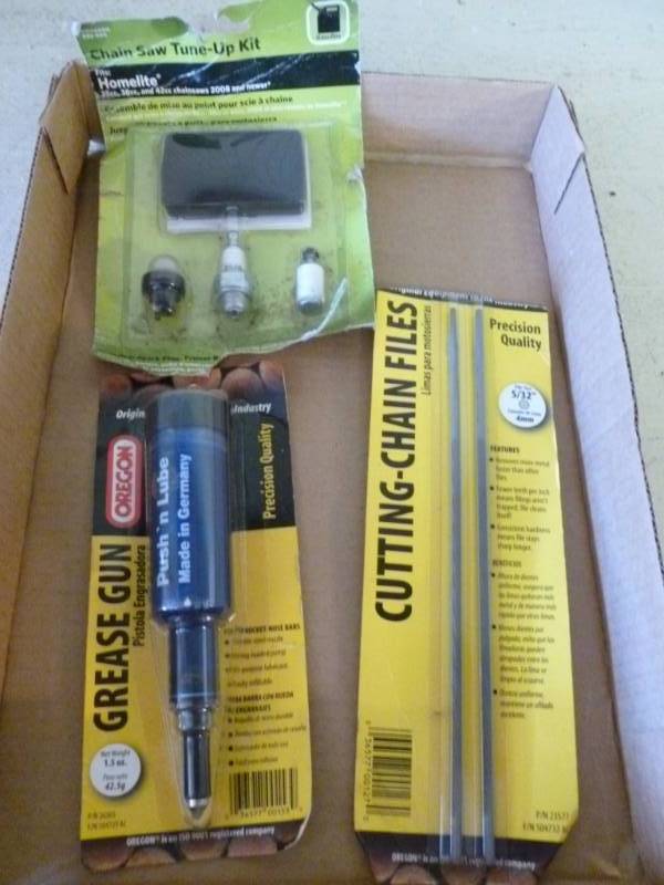lot 277 image: Chain Saw Items