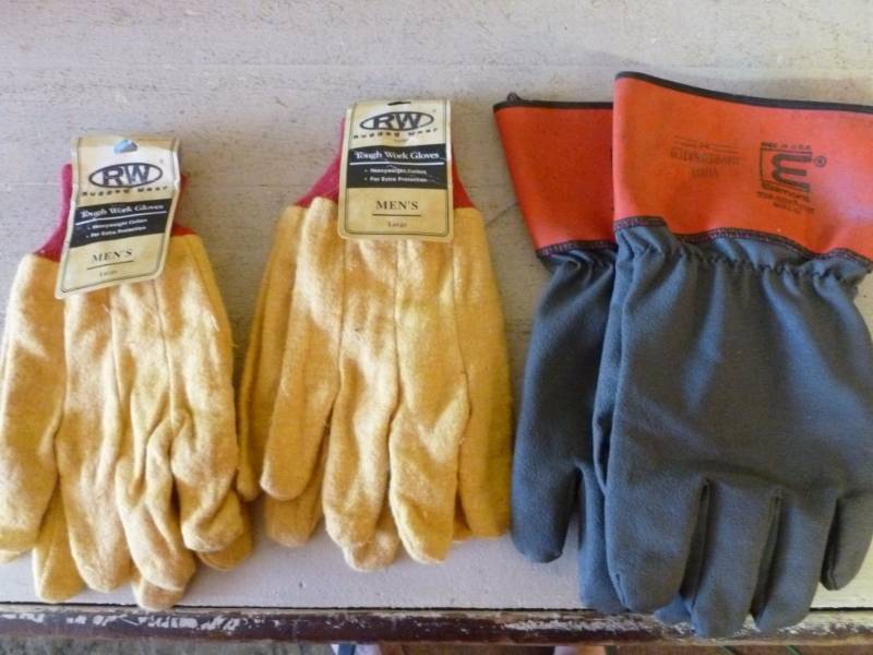 lot 279 image: Chore Gloves