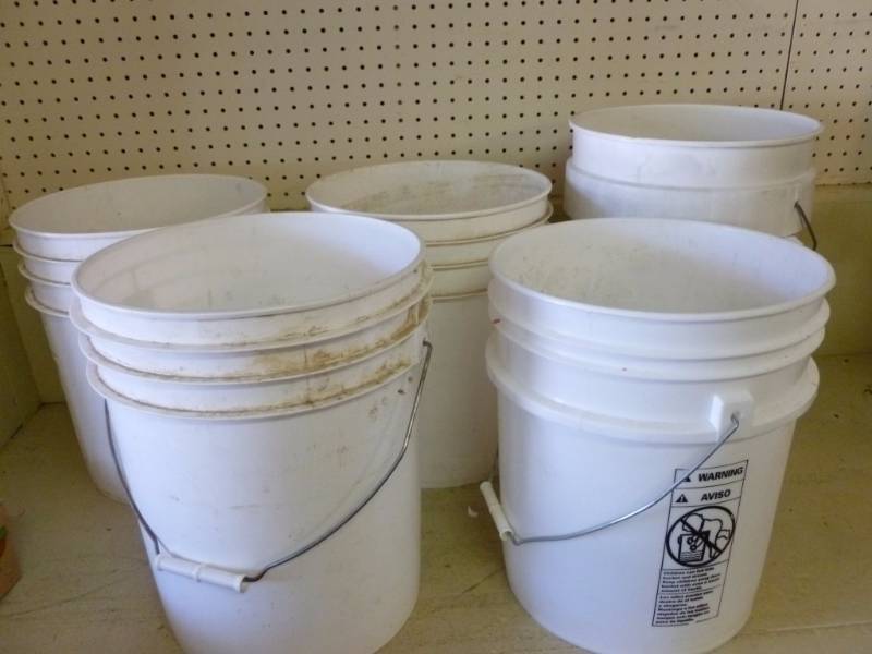lot 284 image: Pails