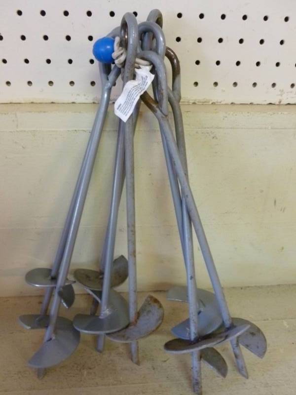 lot 285 image: Yard Stakes