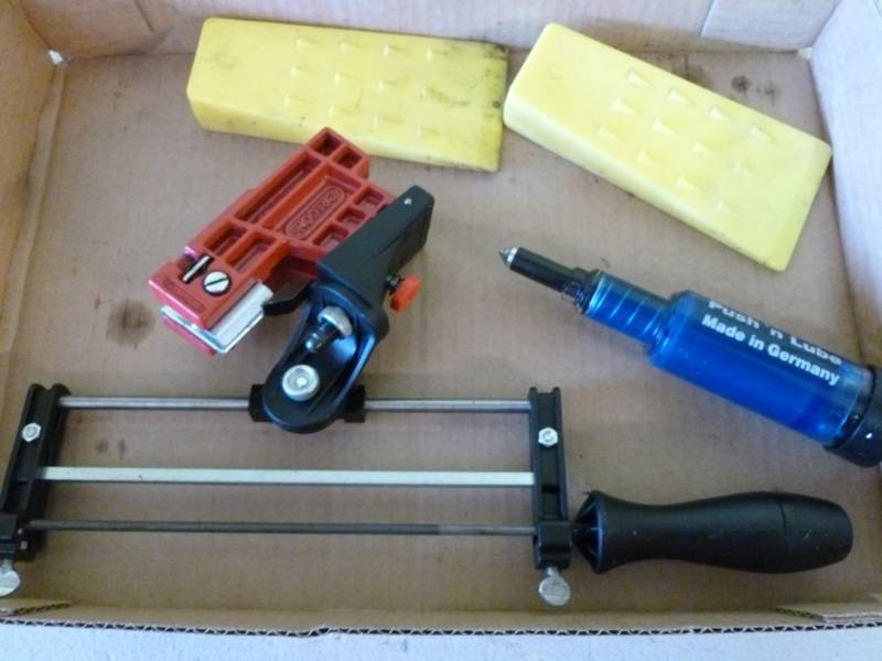 lot 293 image: Chain Saw Items