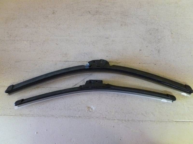 lot 318 image: New Windshield Wipers