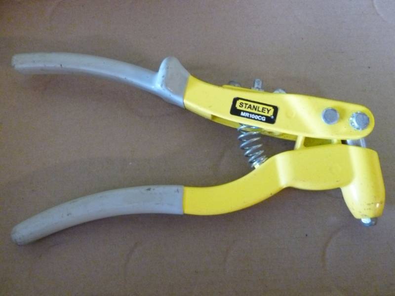lot 327 image: Tool